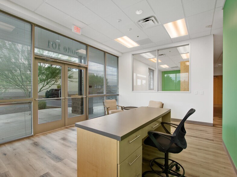 More Photos Of 7421 S 89th Pl, Mesa Showroom For Lease