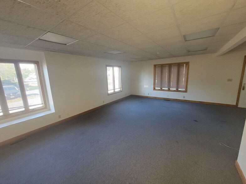 More Photos Of 221 Chelmsford St, Chelmsford Office For Lease