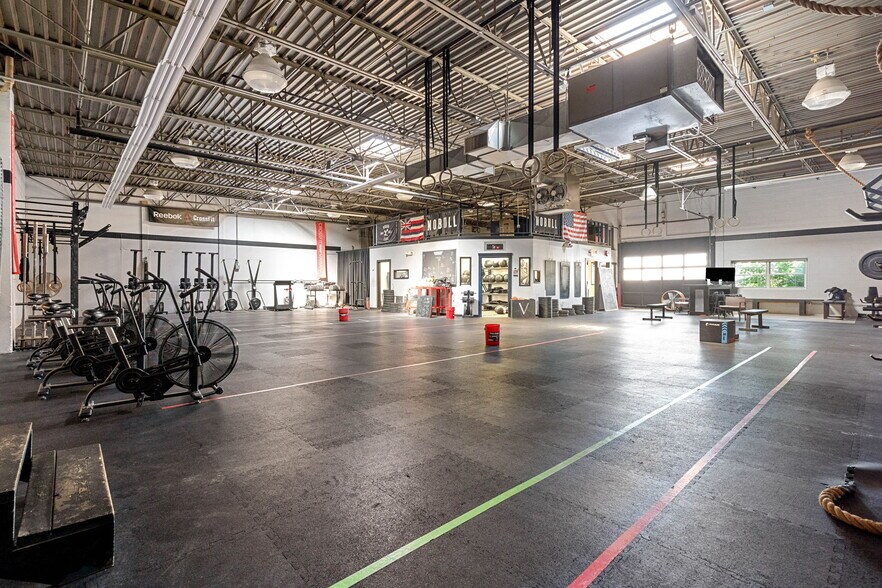 More Photos Of 54 West Dane St, Beverly Warehouse For Lease