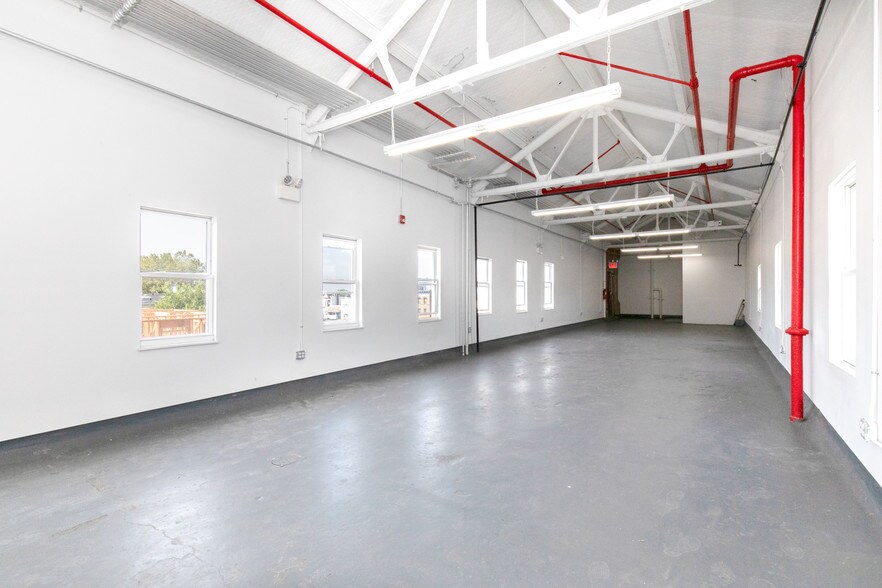 More Photos Of 540 39th St, Union City Warehouse For Lease