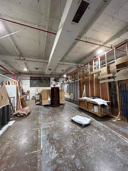 More Photos Of 4242 W Bryn Mawr Ave, Chicago Manufacturing For Lease