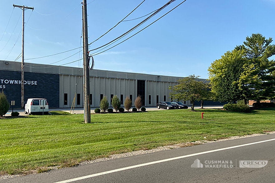 More Photos Of 18665-18753 Sheldon Rd, Middleburg Heights Warehouse For Lease