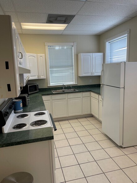 More Photos Of 4240 Canal St, New Orleans Office For Sale