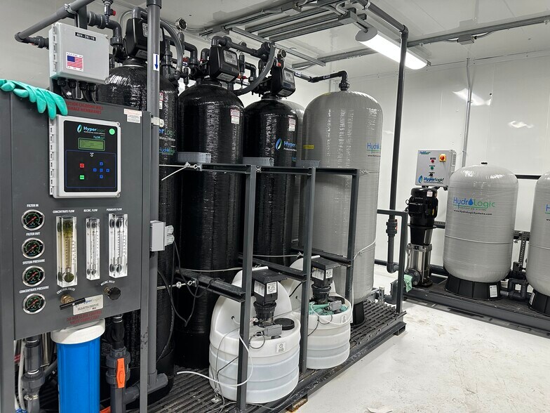 More Photos Of 1 Oak Hill Rd, Fitchburg Light Manufacturing For Lease