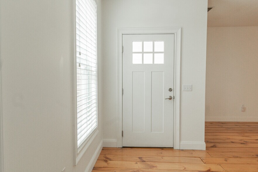 More Photos Of 72 Main St, Wiscasset Storefront Retail Residential For Sale