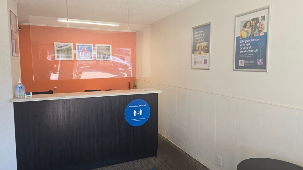 More Photos Of 910 Cranbrook St North, Cranbrook Hotel For Sale