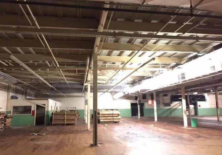 More Photos Of 201 E Armfield St, Saint Pauls Manufacturing For Lease
