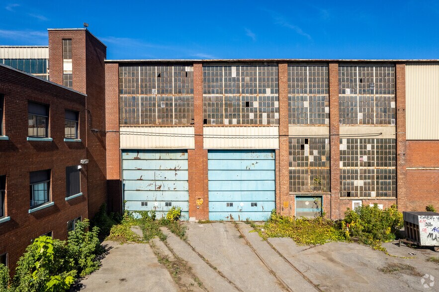 More Photos Of 555 Rue Notre-Dame, Lachine Manufacturing For Lease