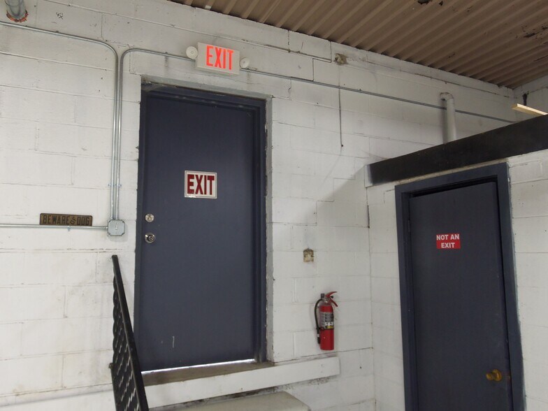 More Photos Of 45464 Woodward Ave, Pontiac Warehouse For Lease