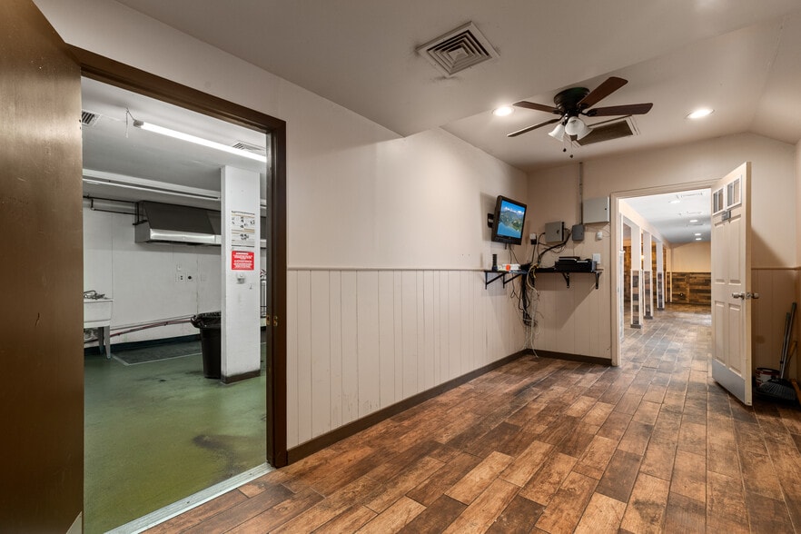 More Photos Of , Bloomingdale General Retail For Sale