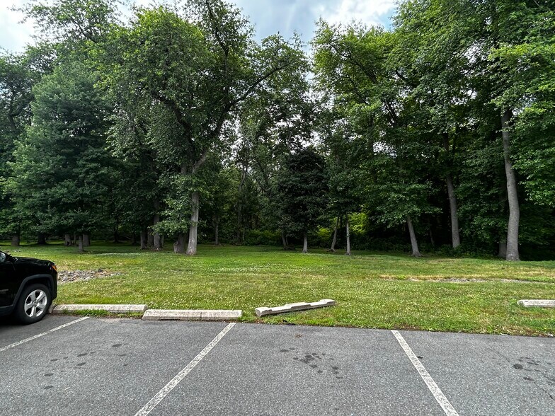 More Photos Of 14-16 Thomas J Rhodes Industrial Dr, Trenton Warehouse For Lease