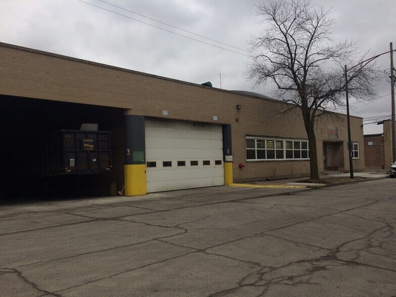 More Photos Of 3843 W 43rd St, Chicago Warehouse For Lease