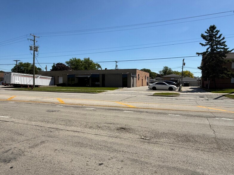 More Photos Of 7825 S Roberts Rd, Bridgeview Warehouse For Lease