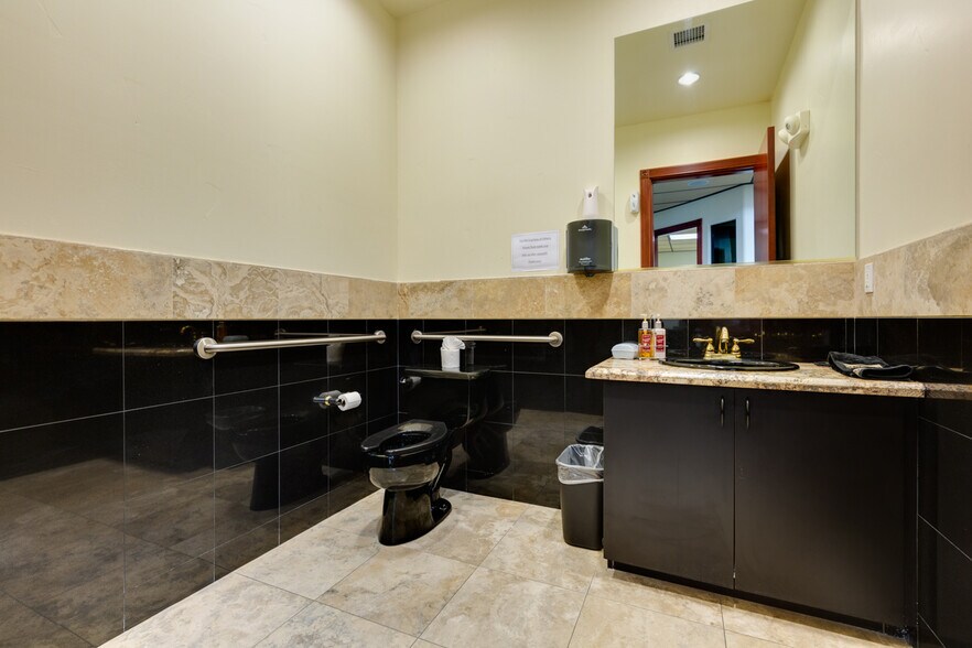 More Photos Of 7272 El Capitan Way, Las Vegas General Retail For Sale