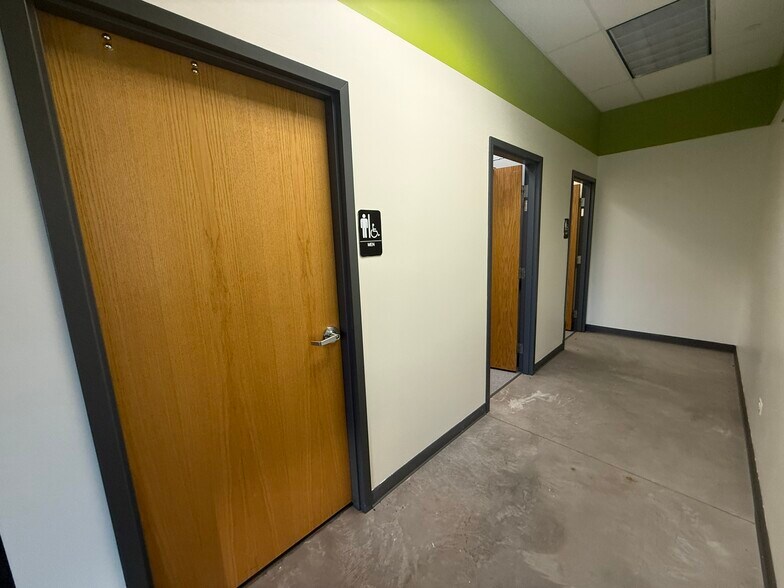 More Photos Of 900 S Milwaukee Ave, Vernon Hills Freestanding For Lease