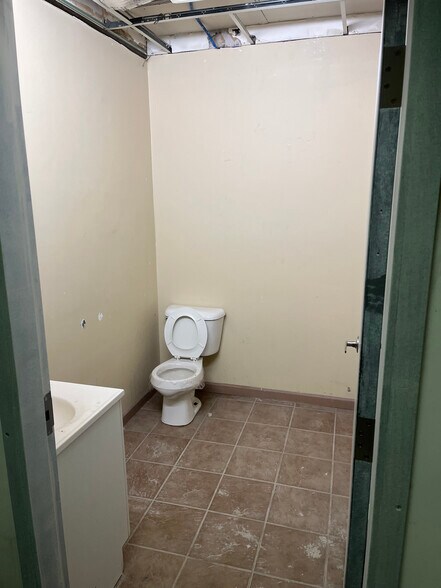 More Photos Of 12046 Fort Rd NW, Edmonton Apartments For Lease