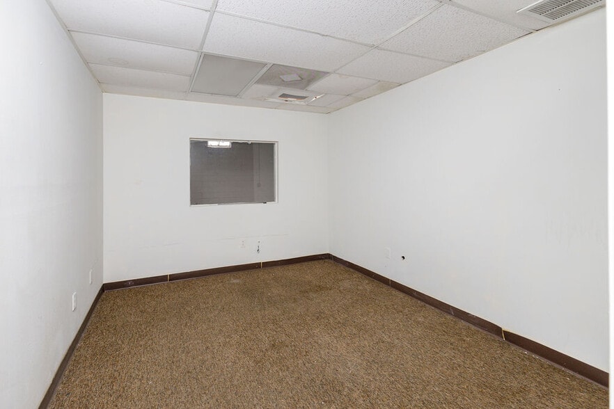 More Photos Of 2520 Hansrob Rd, Orlando Light Manufacturing For Lease