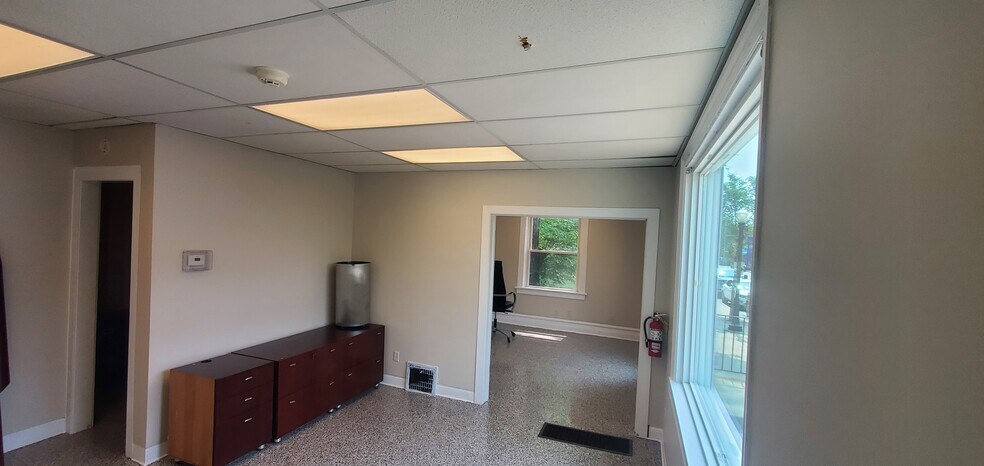 More Photos Of 4927 Main St, Downers Grove Storefront Retail Office For Lease