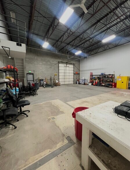 More Photos Of 585-597 W 9400 S, Sandy Warehouse For Lease