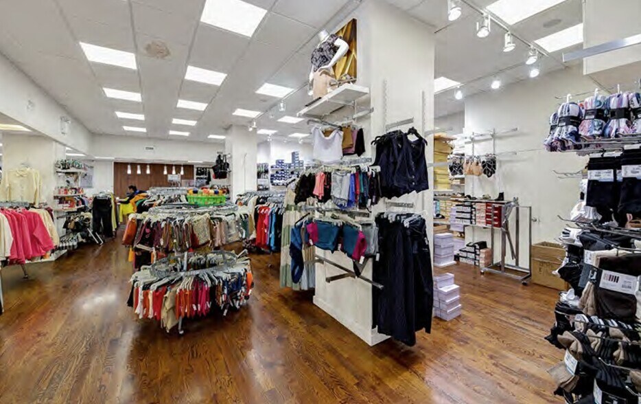 More Photos Of 261 Broadway, New York Apartments For Sale