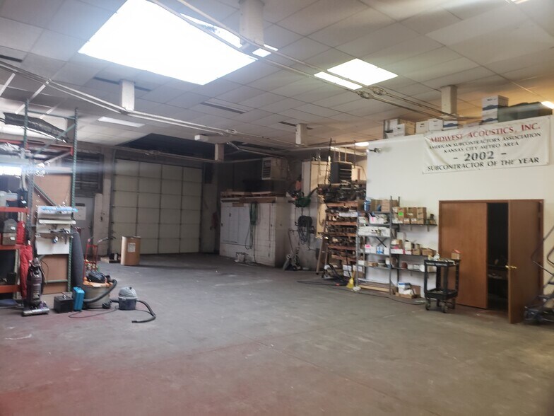 More Photos Of 1718 Oak St, Kansas City Storefront Retail Office For Lease
