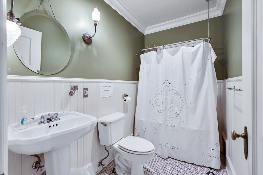 More Photos Of 820 W 7th Ave, Spokane Office Residential For Sale