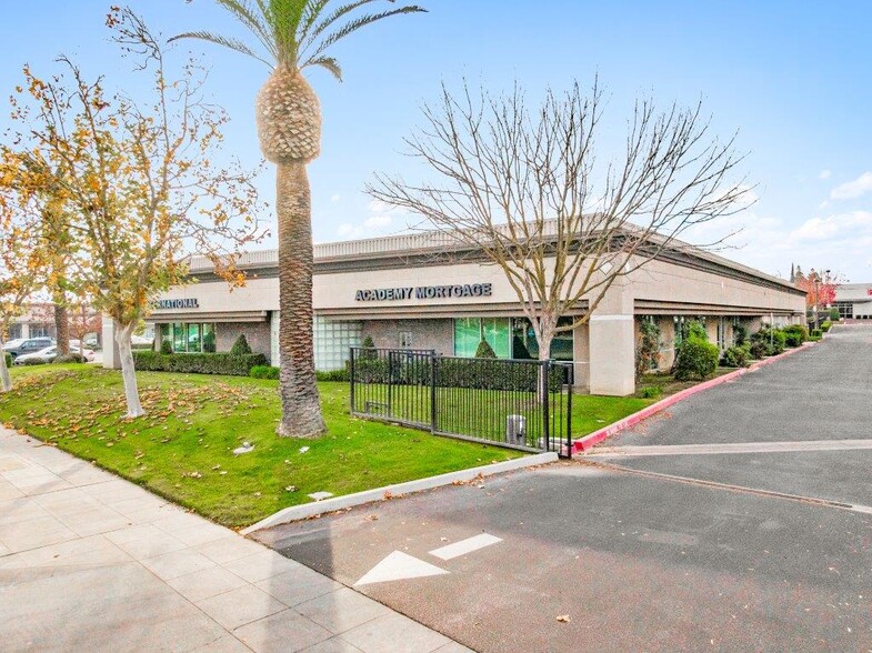 More Photos Of 7475 N Palm Ave, Fresno Office For Lease