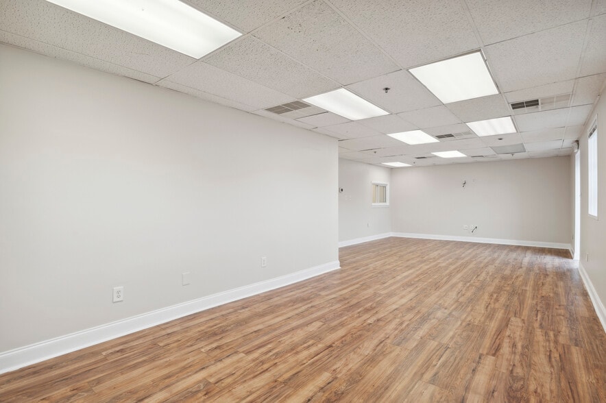 More Photos Of 32 Germay Dr, Wilmington Warehouse For Lease