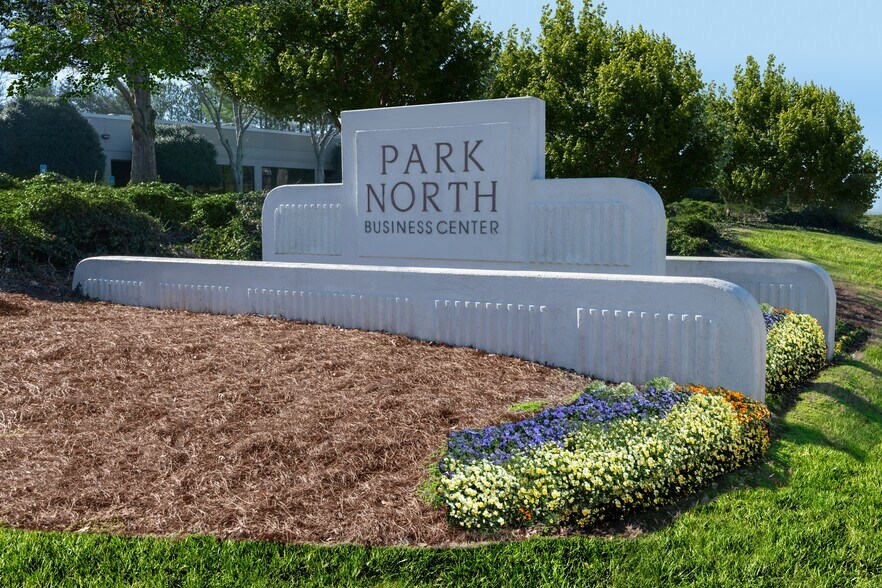 More Photos Of 735 Park North Blvd, Clarkston Distribution For Lease