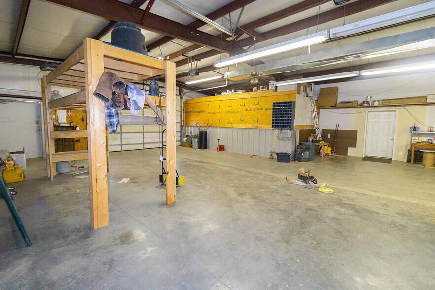 More Photos Of 1919 W Central Ave, El Dorado Warehouse For Lease