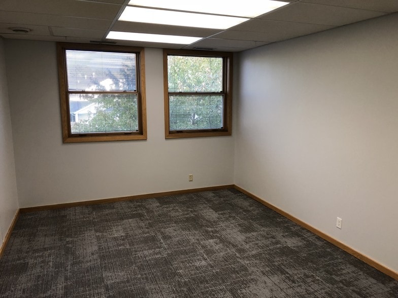 More Photos Of 18300 Minnetonka Blvd, Wayzata Medical For Lease