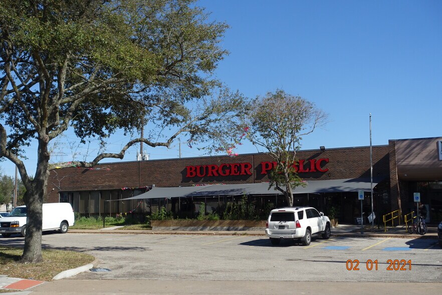 More Photos Of 10887 S Wilcrest Dr, Houston Storefront For Sale