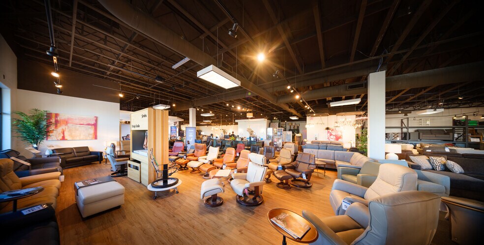 More Photos Of 3950 SE Hagers Grove Rd, Salem Freestanding For Lease