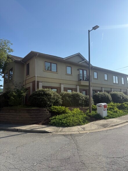 More Photos Of 421 S Church St, Hendersonville Office For Sale