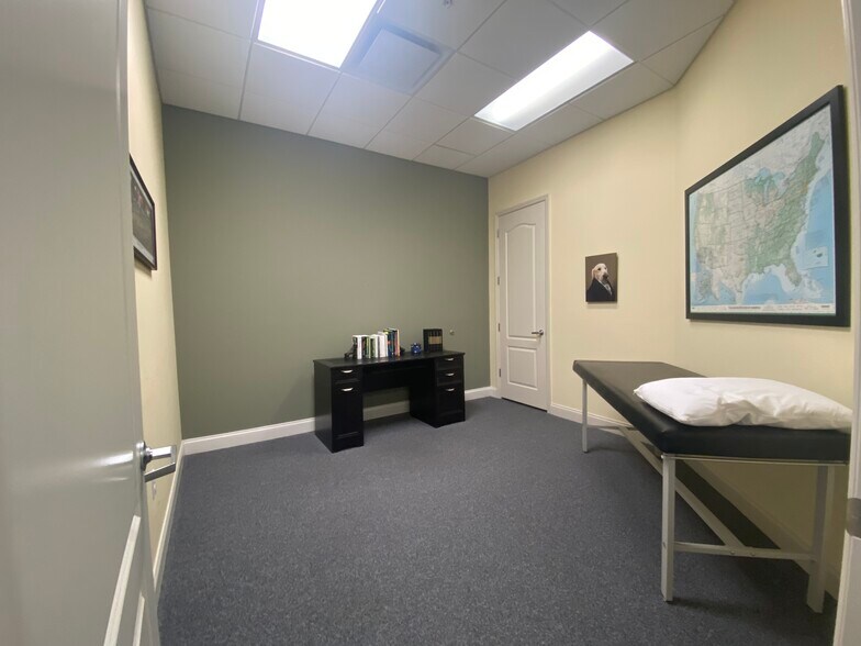 More Photos Of 5602 Marquesas Cir, Sarasota Office For Lease