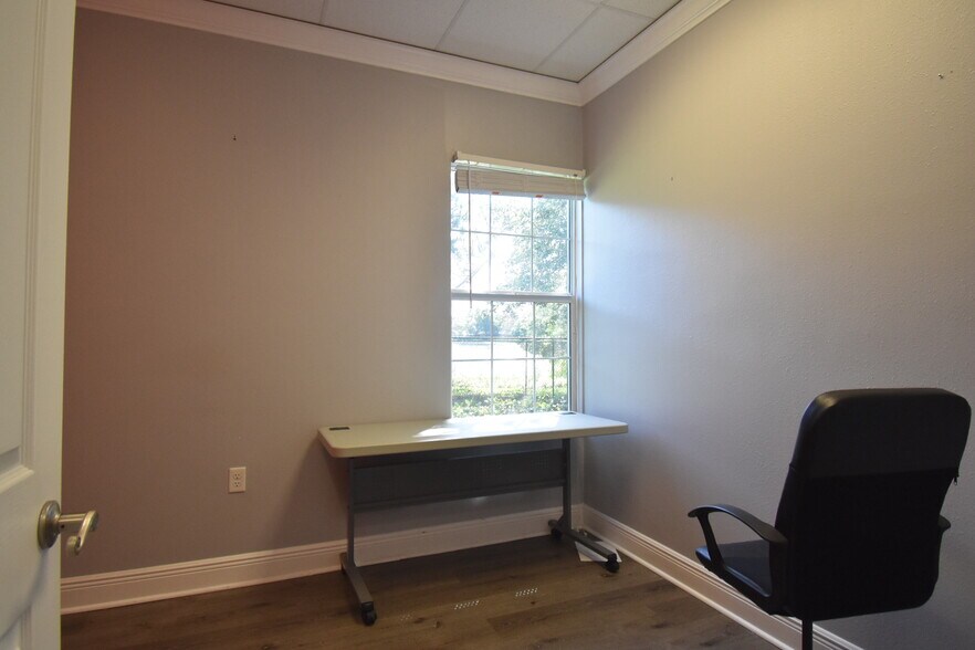 More Photos Of 1377 Providence Rd, Brandon Medical For Lease