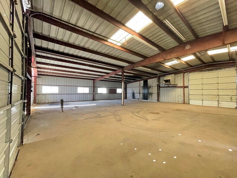 More Photos Of 504 N 2nd St, Carrizo Springs Warehouse For Sale