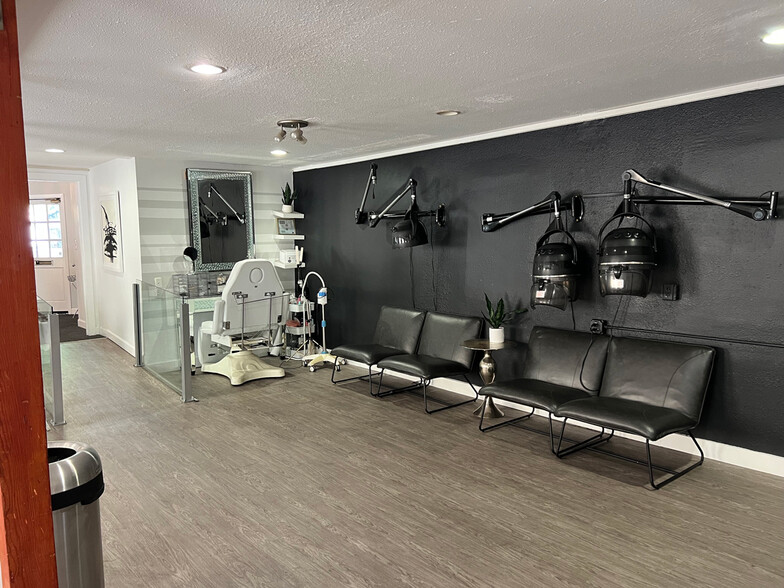 More Photos Of 6536 Telegraph Ave, Oakland Office For Lease