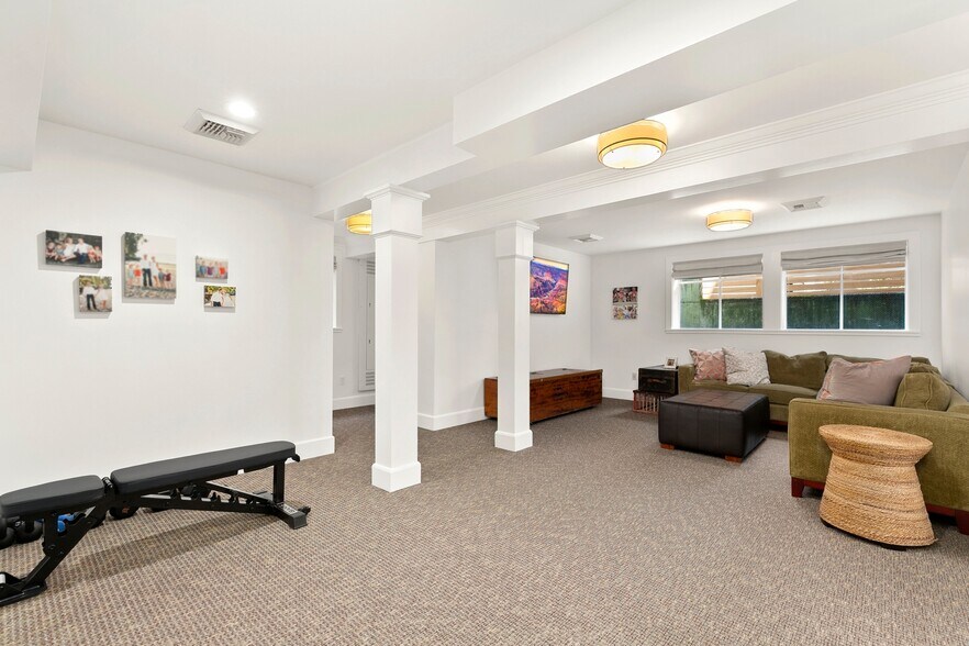 More Photos Of 5932 California Ave SW, Seattle Office Residential For Sale