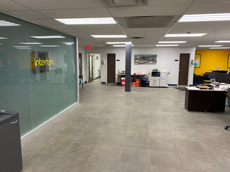 More Photos Of 155 Sherwood Ave, Farmingdale Manufacturing For Lease