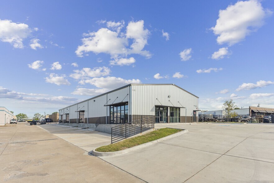 More Photos Of 3305 Century Dr, Rowlett Showroom For Sale