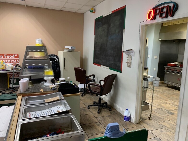 More Photos Of 12666 State Highway 31 W, Tyler Storefront For Sale