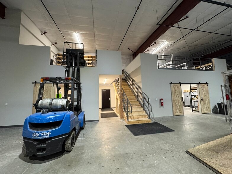 More Photos Of 645 Sandpiper Trl, Cottage Grove Warehouse For Sale