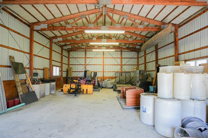 More Photos Of 1955 N Main St, Sheffield Auto Repair For Sale