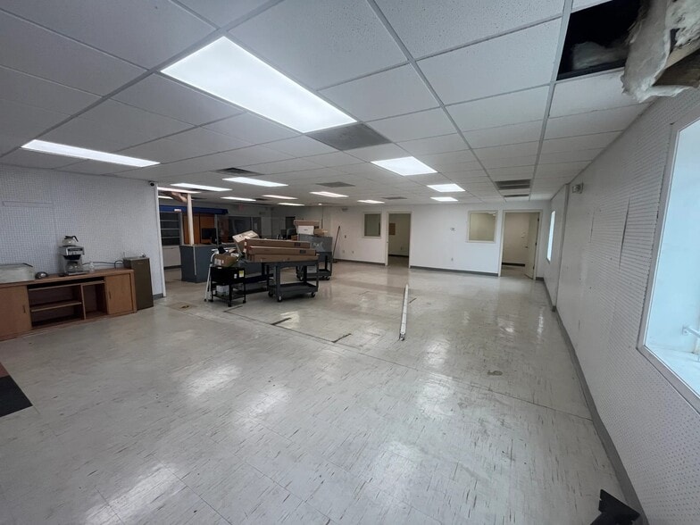 More Photos Of 1734 5th St, Bradenton Warehouse For Lease