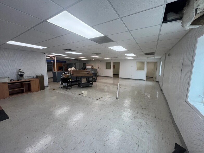 More Photos Of 1734 5th St, Bradenton Warehouse For Lease