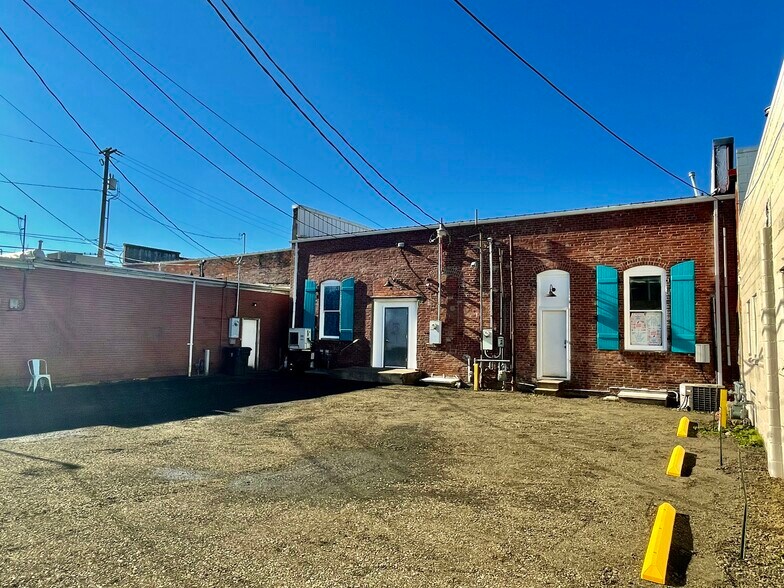 More Photos Of 772-780 Main St, Dallas Storefront For Sale