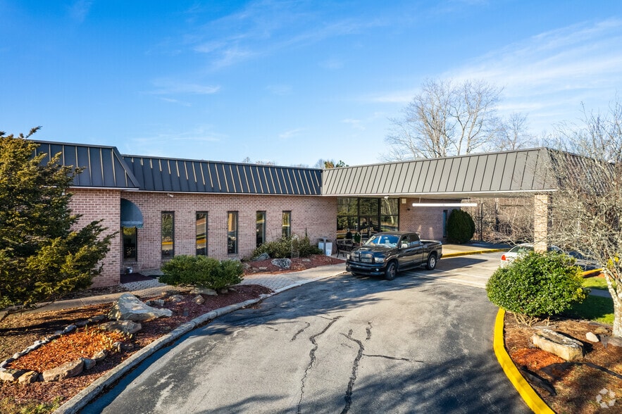 Primary Photo Of 35 Hospitality Way, Lake Harmony Hotel For Sale