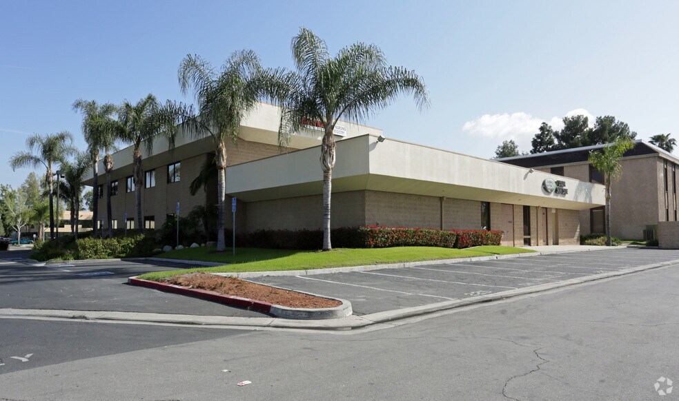 More Photos Of 225 E Airport Dr, San Bernardino Medical For Lease