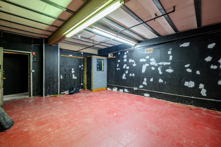 More Photos Of 86-90 Forrest St, Jersey City Warehouse For Lease